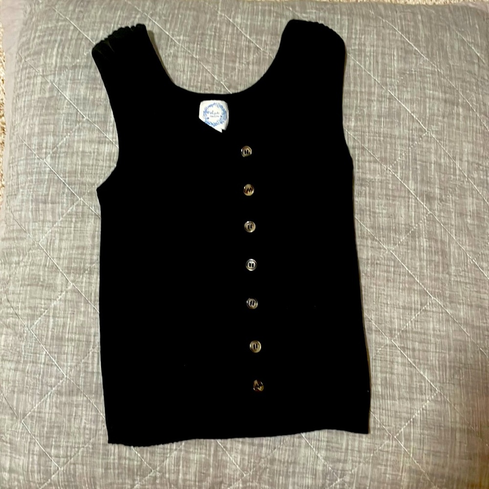 Francesca‘s Sweater Tank Size: Small